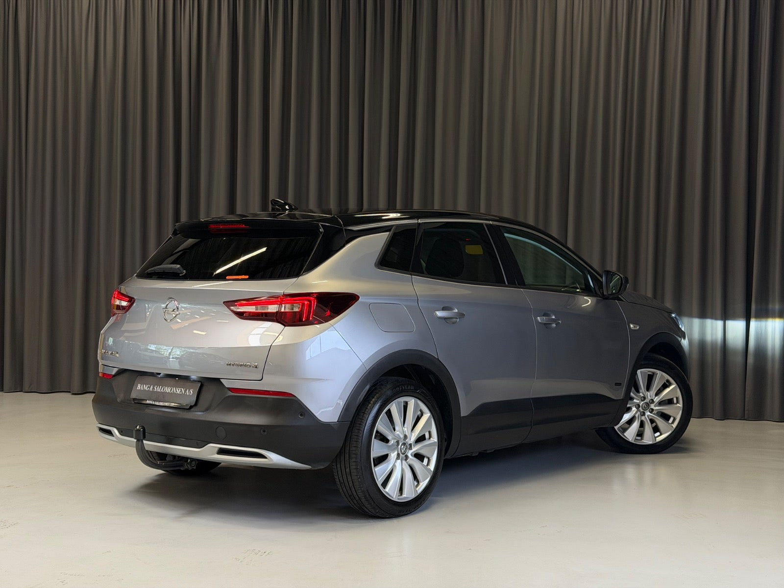 Grå Opel Grandland X fra 2020