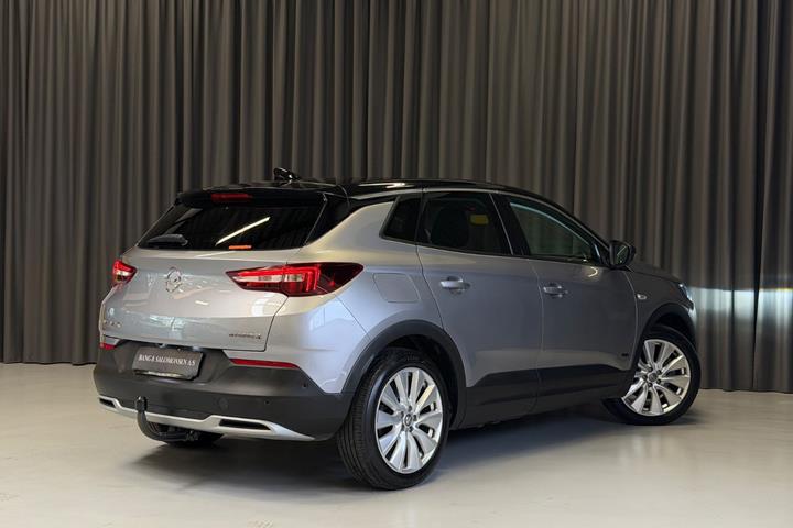 Grå Opel Grandland X fra 2020
