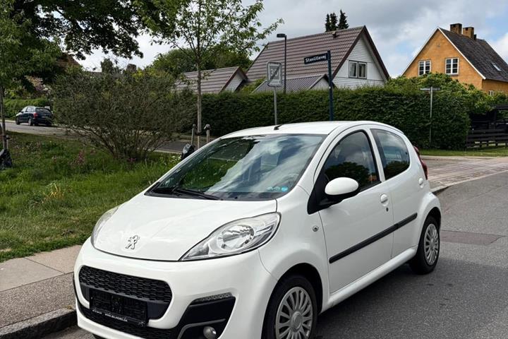 Grøn Peugeot 107 fra 2013