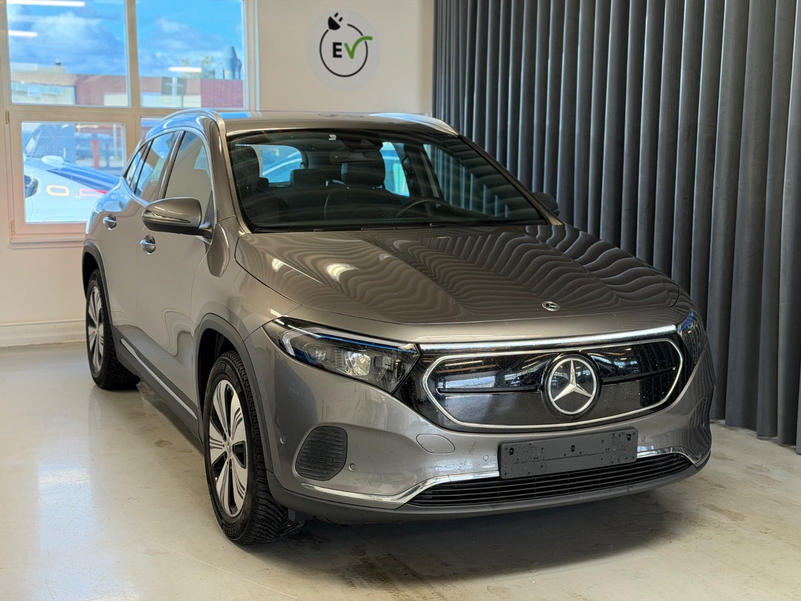 Mercedes EQA250+