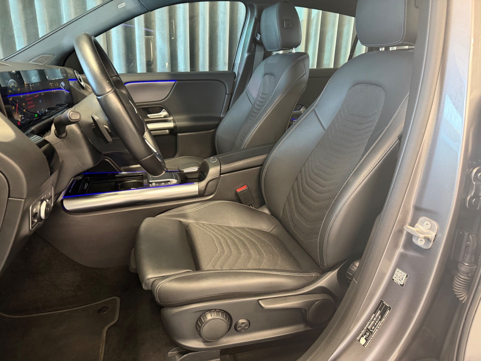 Grå Mercedes EQA250+ fra 2023