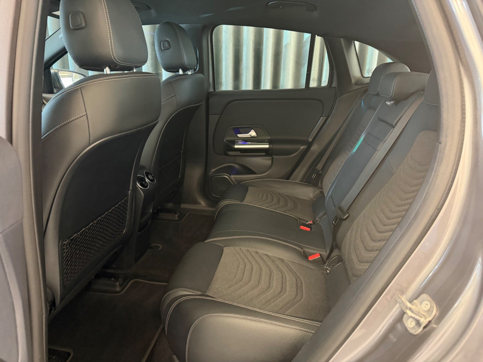 Grå Mercedes EQA250+ fra 2023