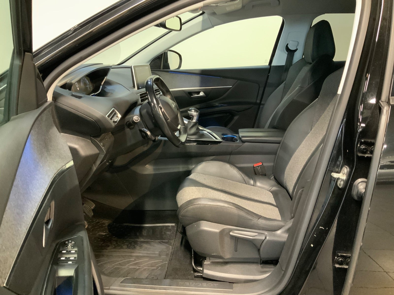 Sort Peugeot 3008 fra 2018