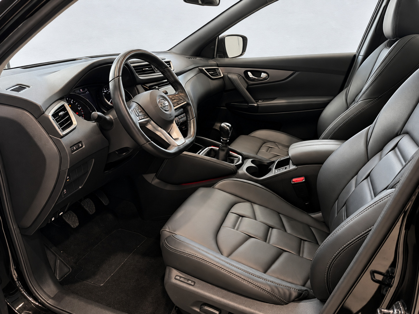 Sort Nissan Qashqai fra 2018