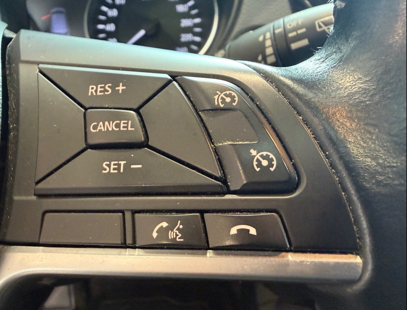Sort Nissan Qashqai fra 2018
