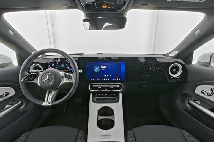 Hvid Mercedes CLA250+ fra 2025