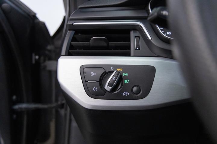 Grå Audi A4 fra 2019