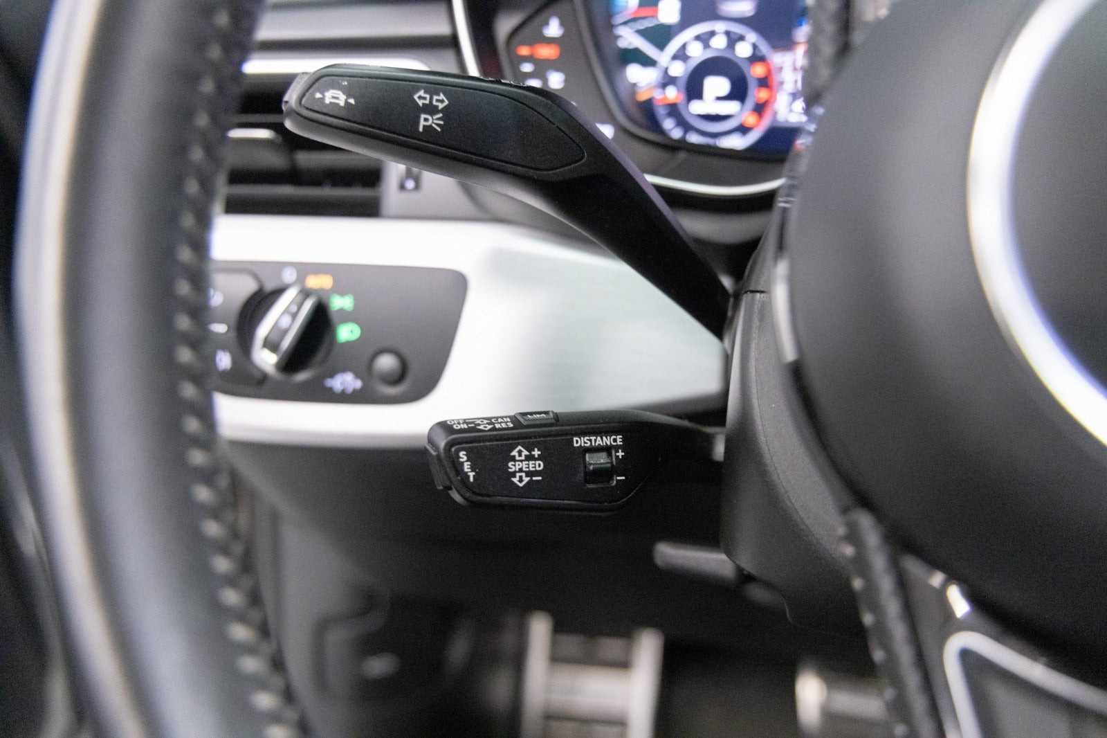 Grå Audi A4 fra 2019
