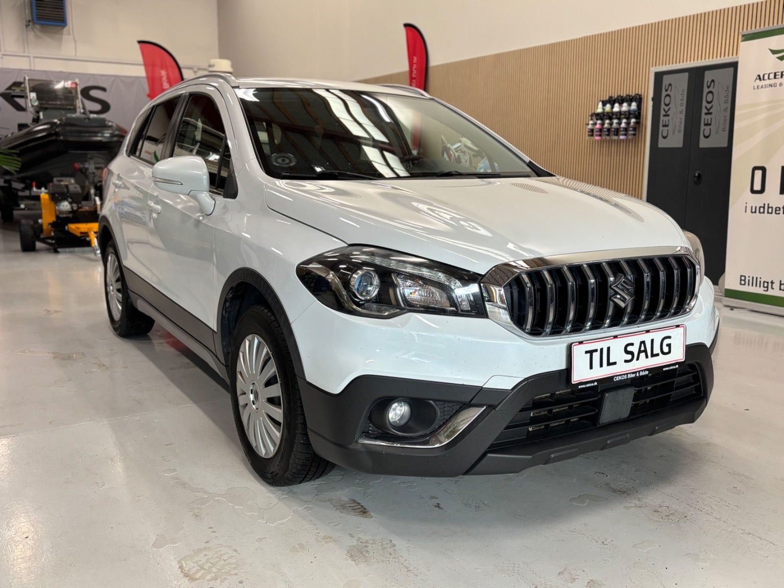 Hvid Suzuki S-Cross fra 2016