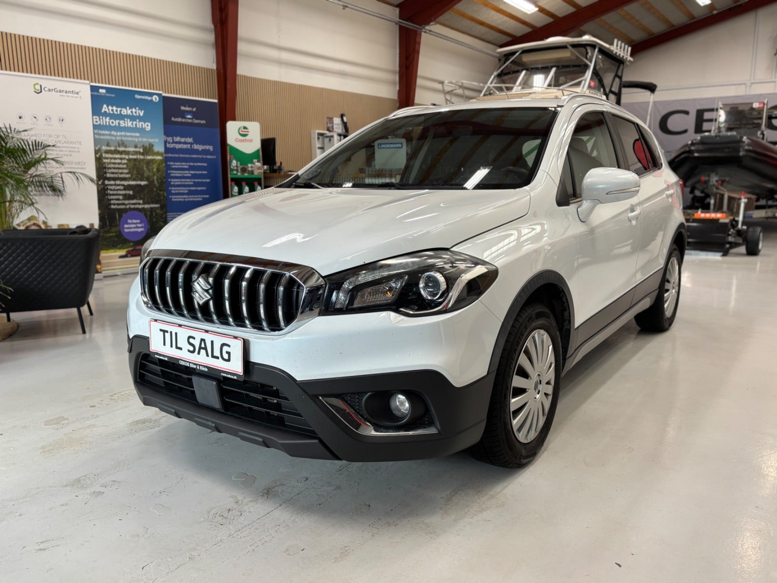 Hvid Suzuki S-Cross fra 2016