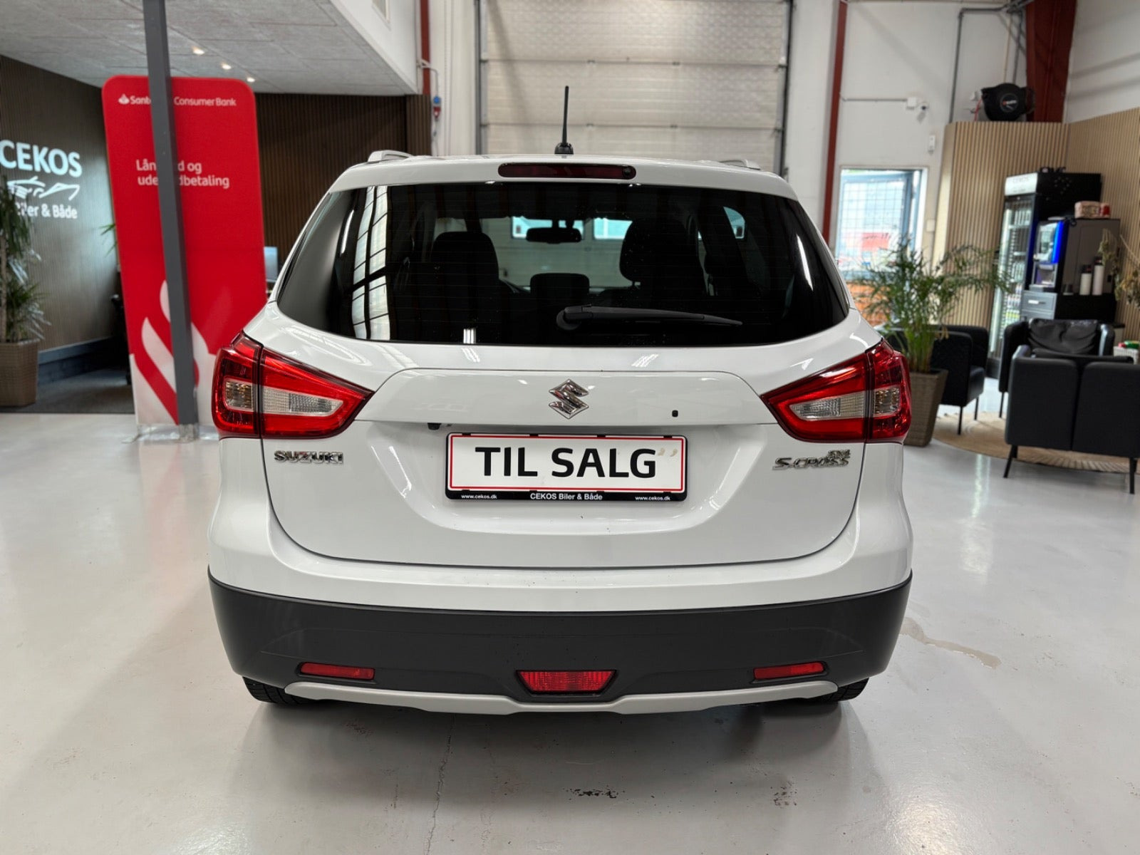 Hvid Suzuki S-Cross fra 2016