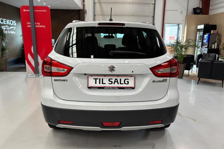 Hvid Suzuki S-Cross fra 2016