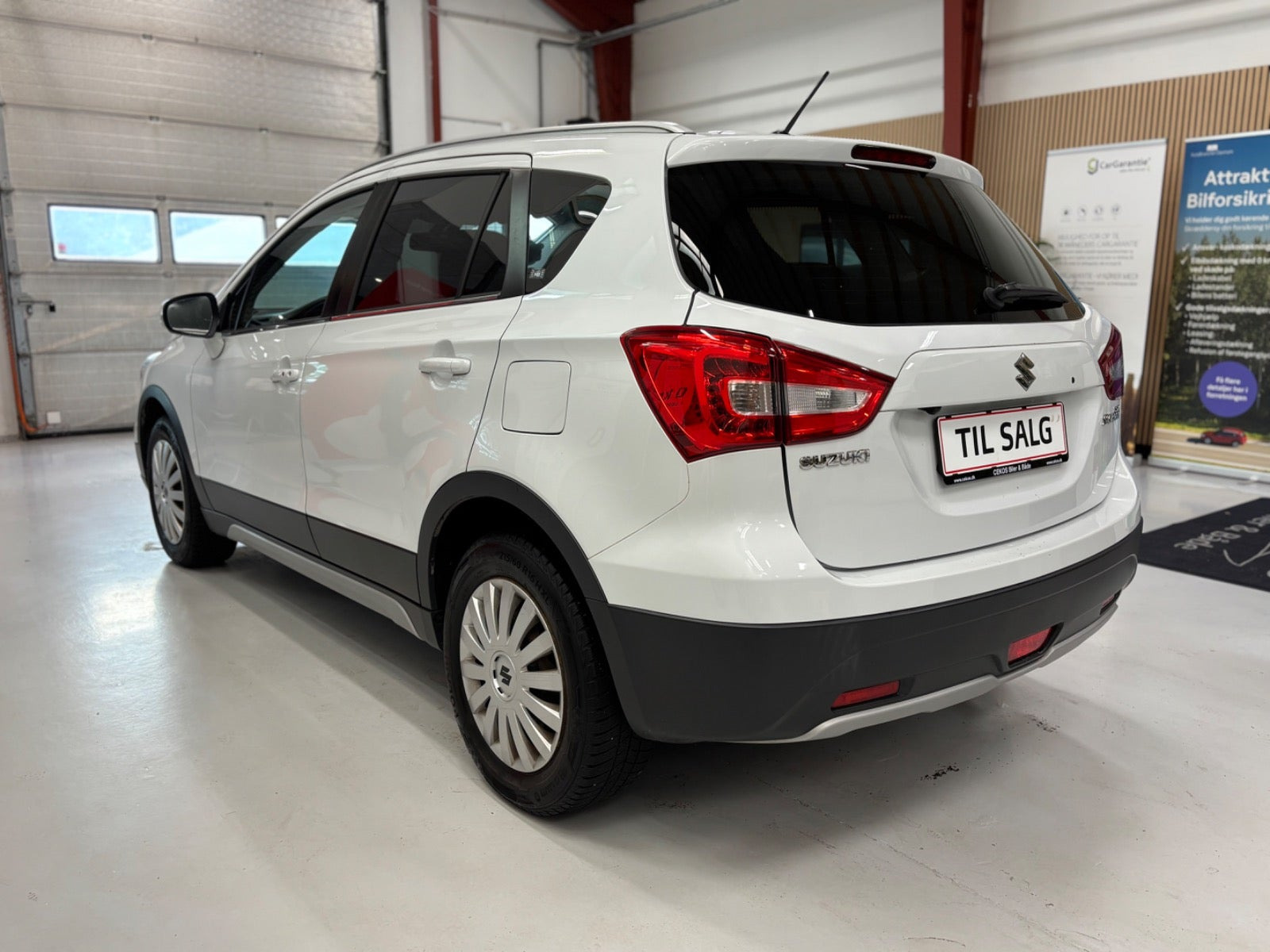 Hvid Suzuki S-Cross fra 2016