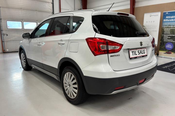 Hvid Suzuki S-Cross fra 2016