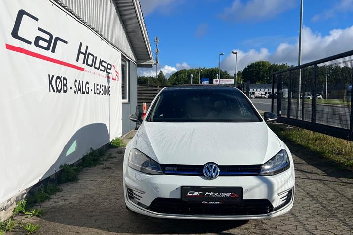 Hvid VW Golf VII fra 2016