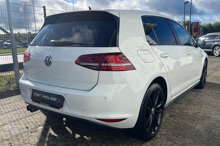 Hvid VW Golf VII fra 2016