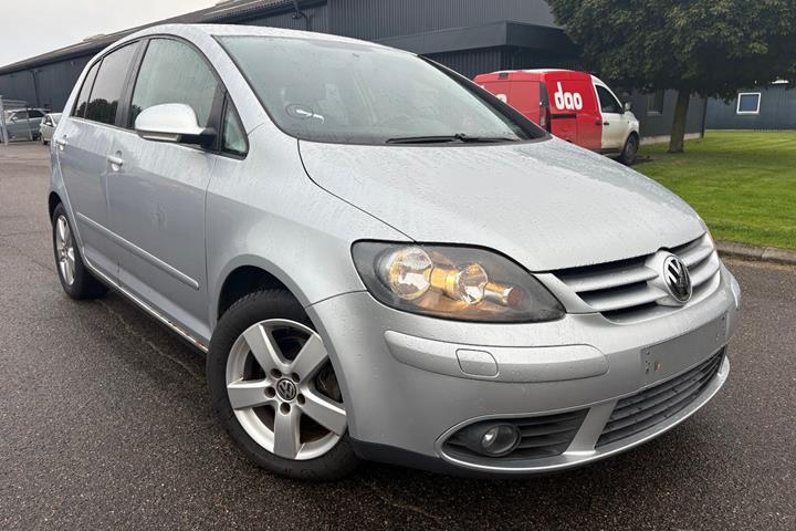 Sølv VW Golf V fra 2009