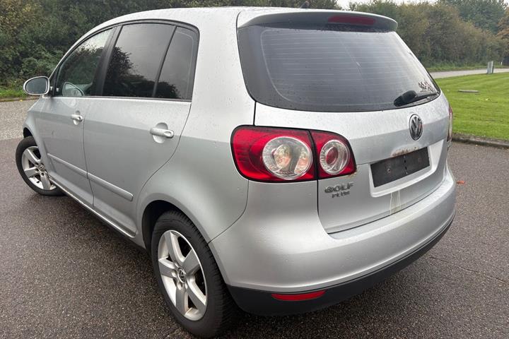 Sølv VW Golf V fra 2009