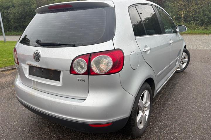 Sølv VW Golf V fra 2009