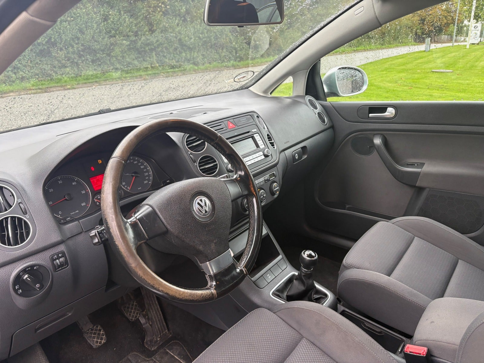 Sølv VW Golf V fra 2009