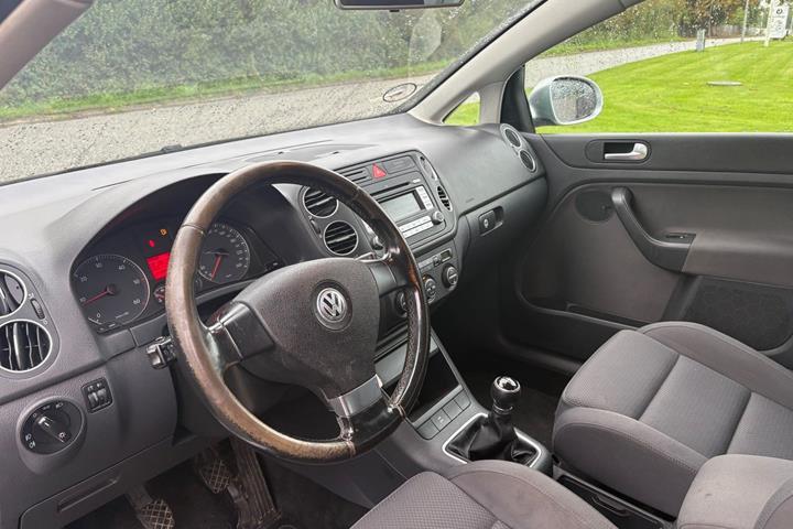 Sølv VW Golf V fra 2009