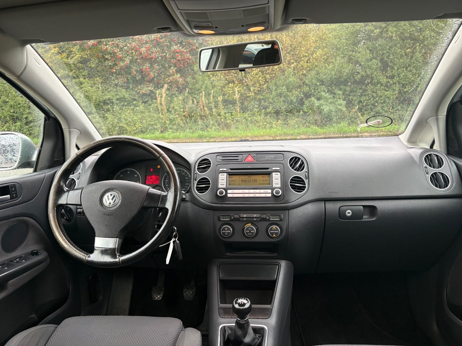 Sølv VW Golf V fra 2009