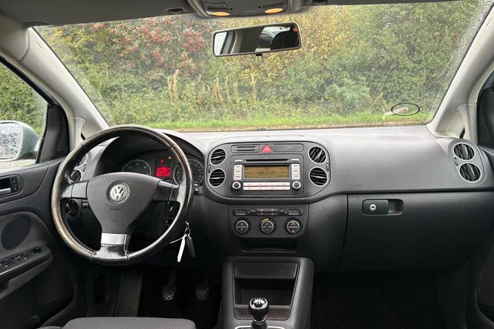 Sølv VW Golf V fra 2009
