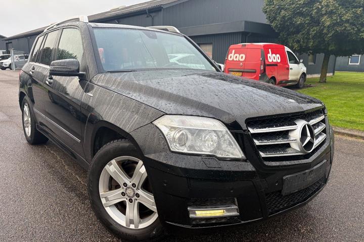 Sort Mercedes GLK350 fra 2012 set udefra