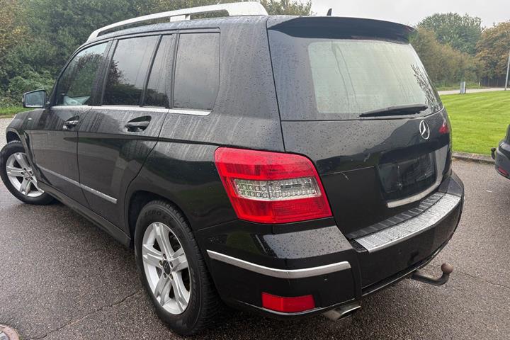 Sort Mercedes GLK350 fra 2012 set udefra