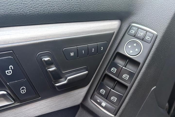 Sort Mercedes GLK350 fra 2012