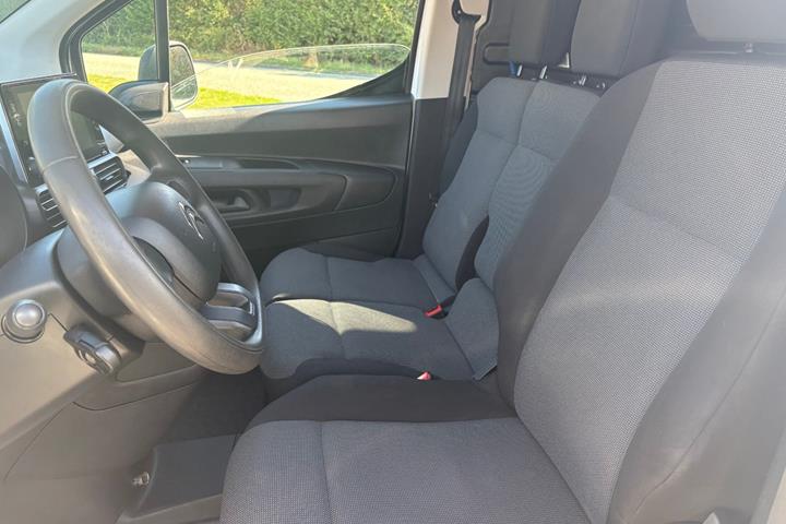 Hvid Citroën Berlingo fra 2021