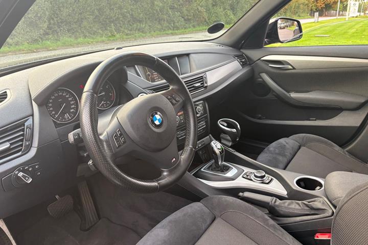 Gul BMW X1 fra 2015