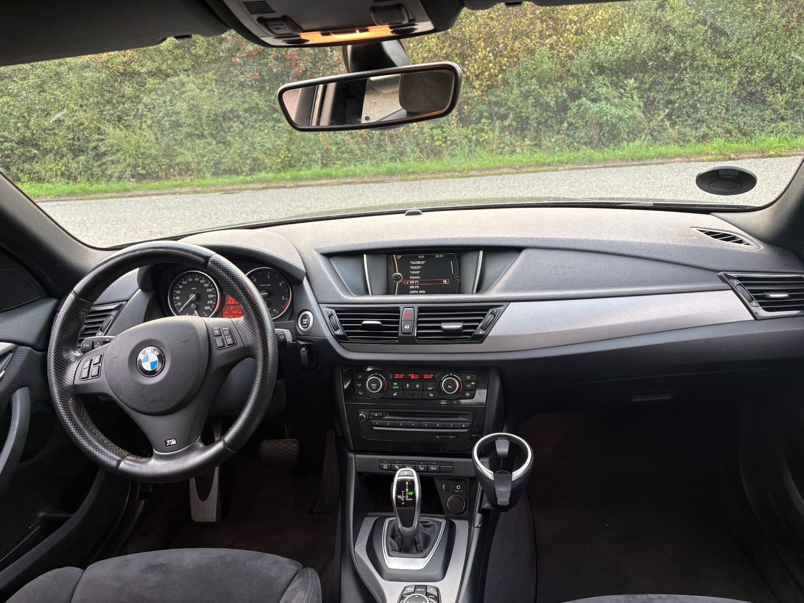 Gul BMW X1 fra 2015
