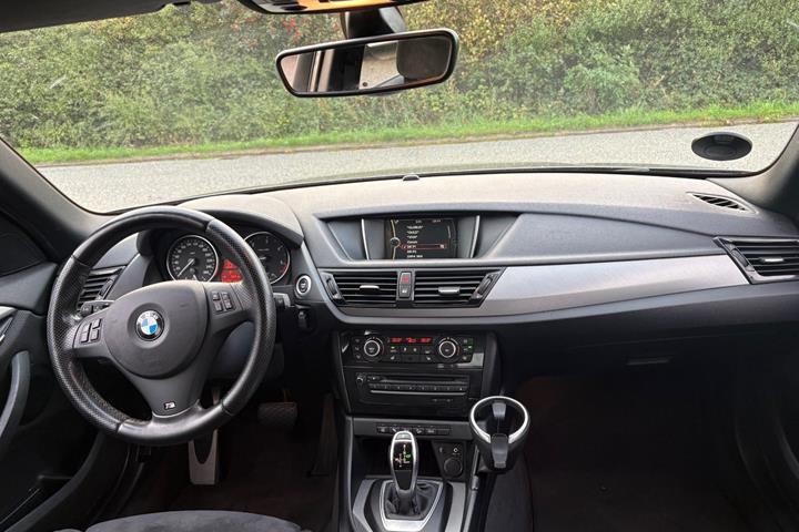 Gul BMW X1 fra 2015