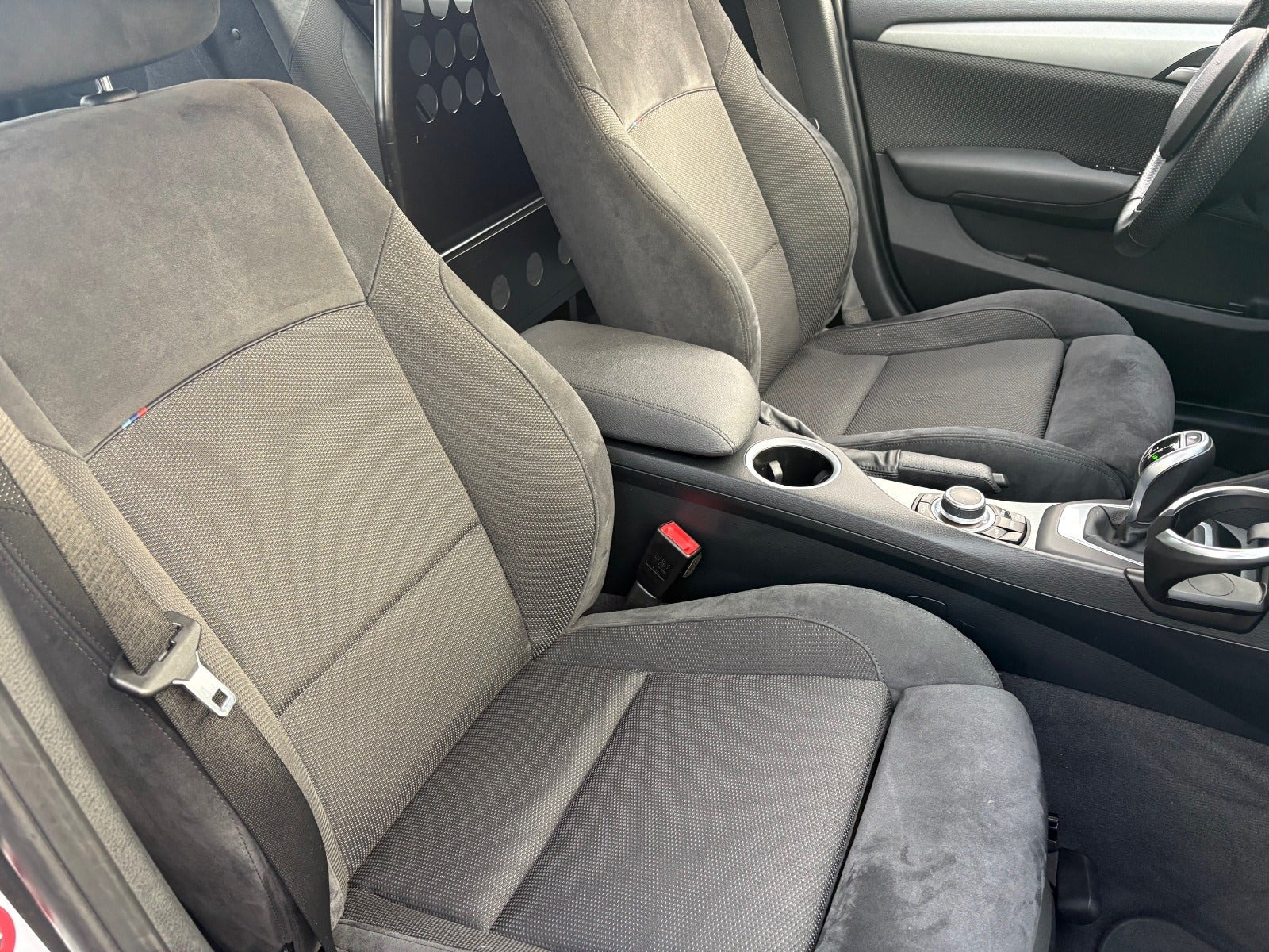 Gul BMW X1 fra 2015