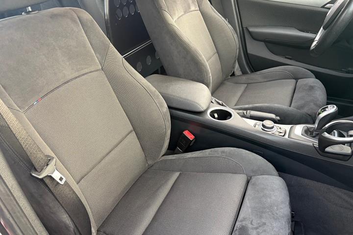 Gul BMW X1 fra 2015
