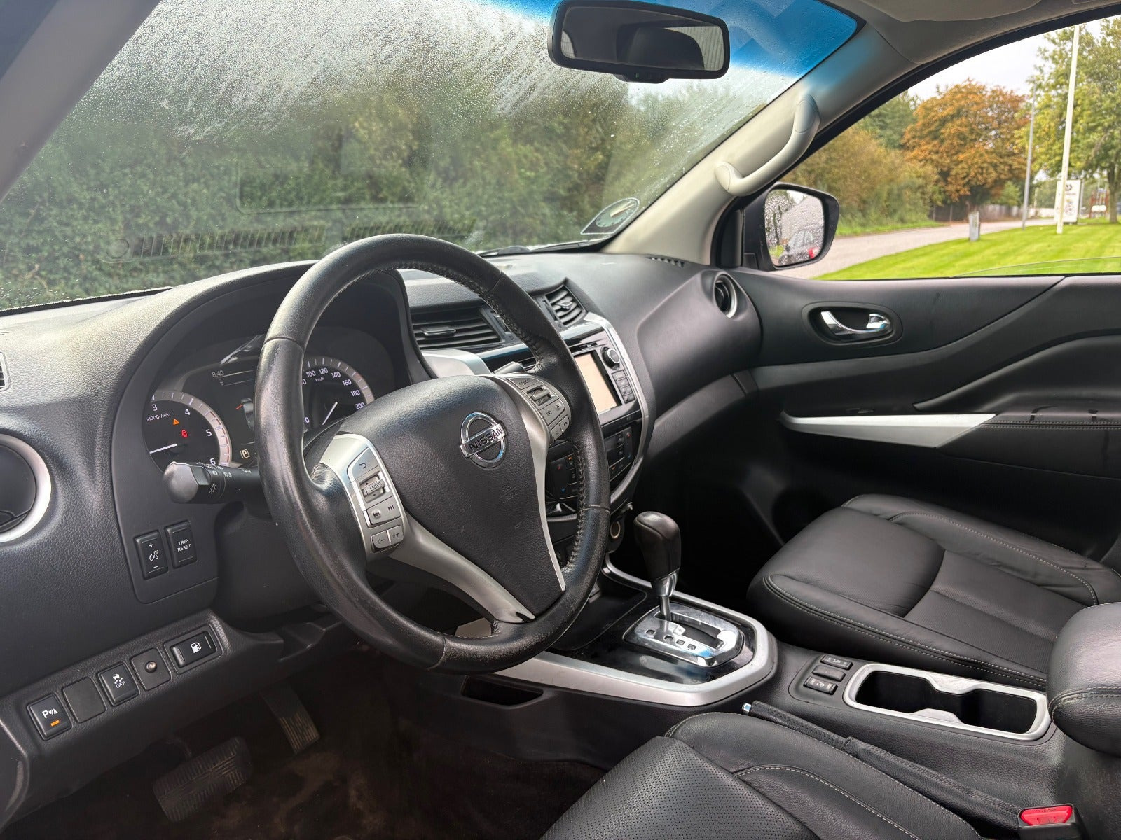 Sølv Nissan Navara fra 2021