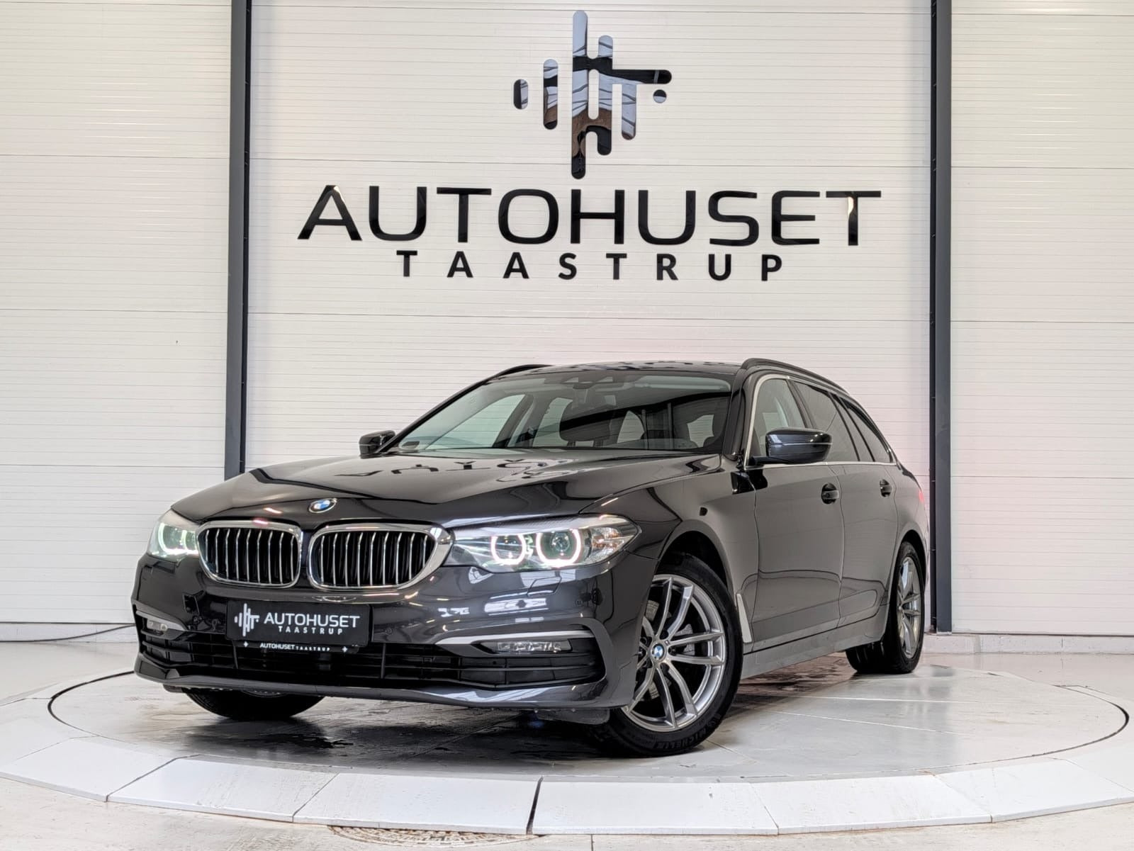 BMW 520i 2,0 Touring Connected aut.