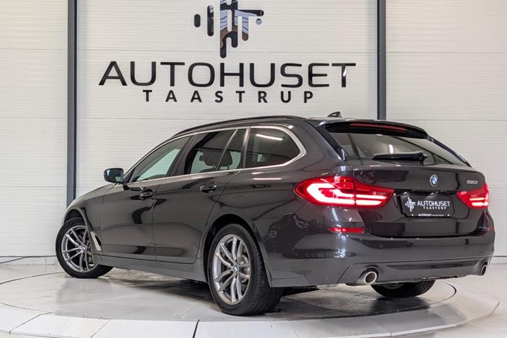 Grå BMW 520i fra 2019