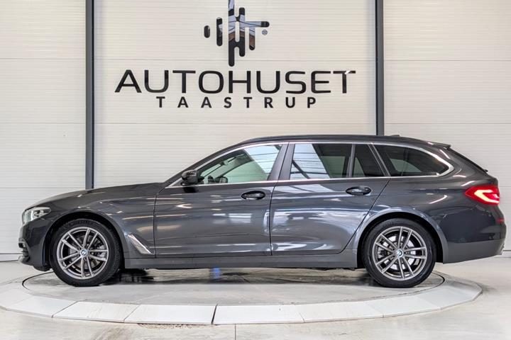 Grå BMW 520i fra 2019