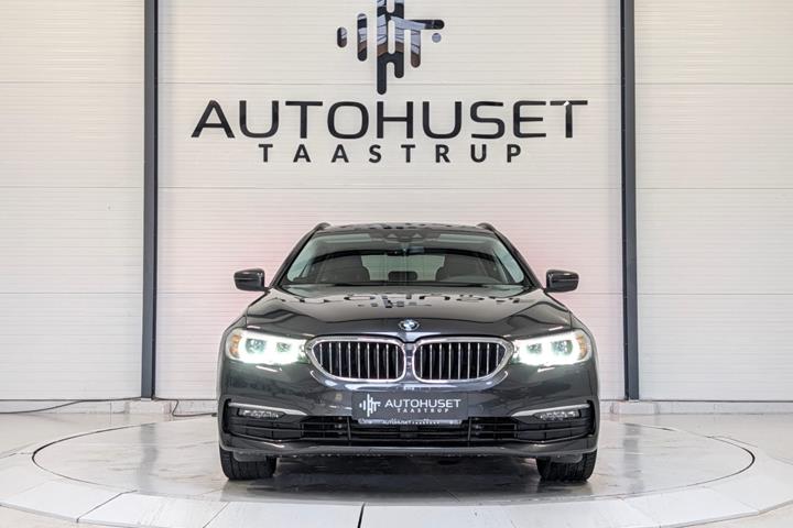 Grå BMW 520i fra 2019