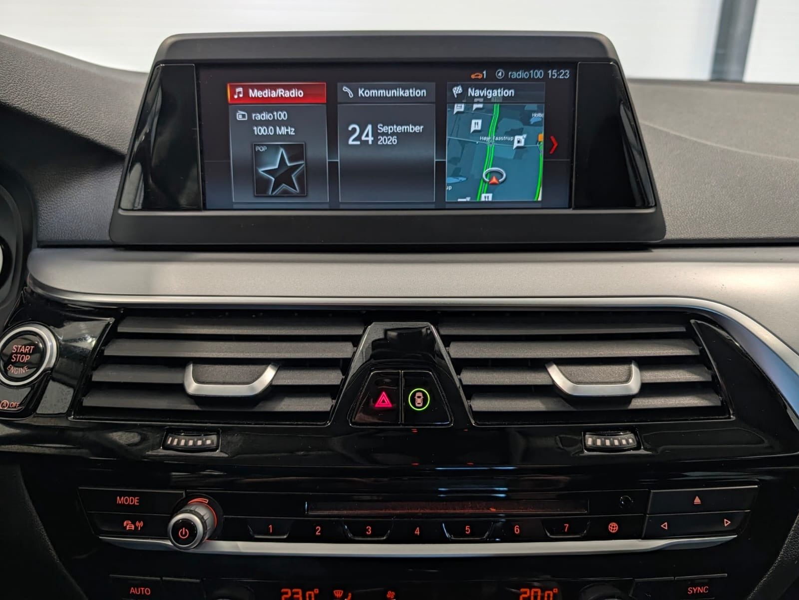Grå BMW 520i fra 2019