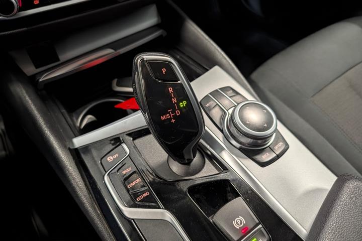 Grå BMW 520i fra 2019