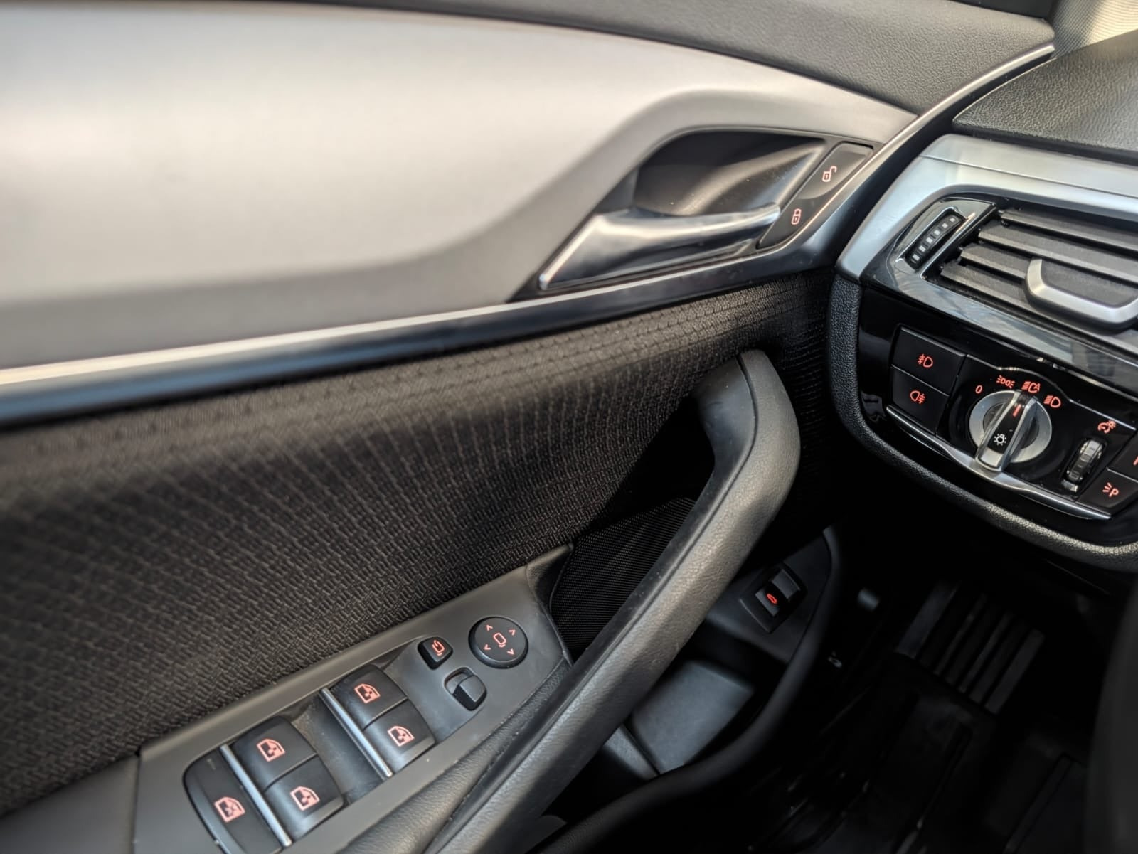 Grå BMW 520i fra 2019