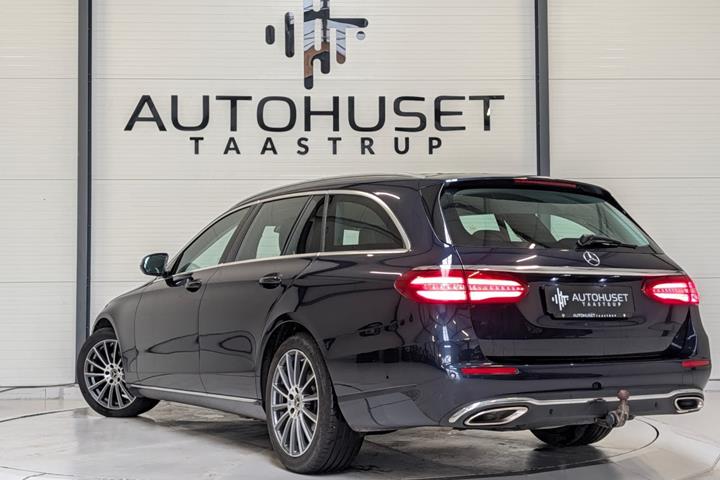 Blå Mercedes E200 fra 2017