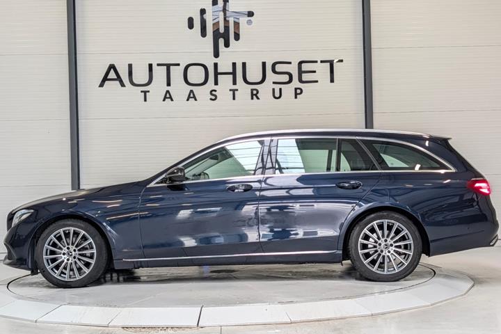 Blå Mercedes E200 fra 2017