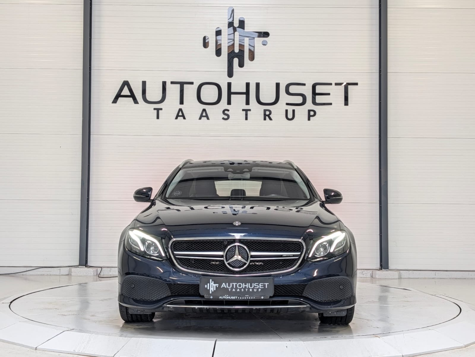 Blå Mercedes E200 fra 2017