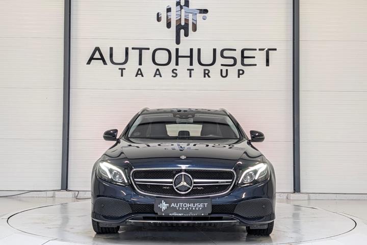 Blå Mercedes E200 fra 2017