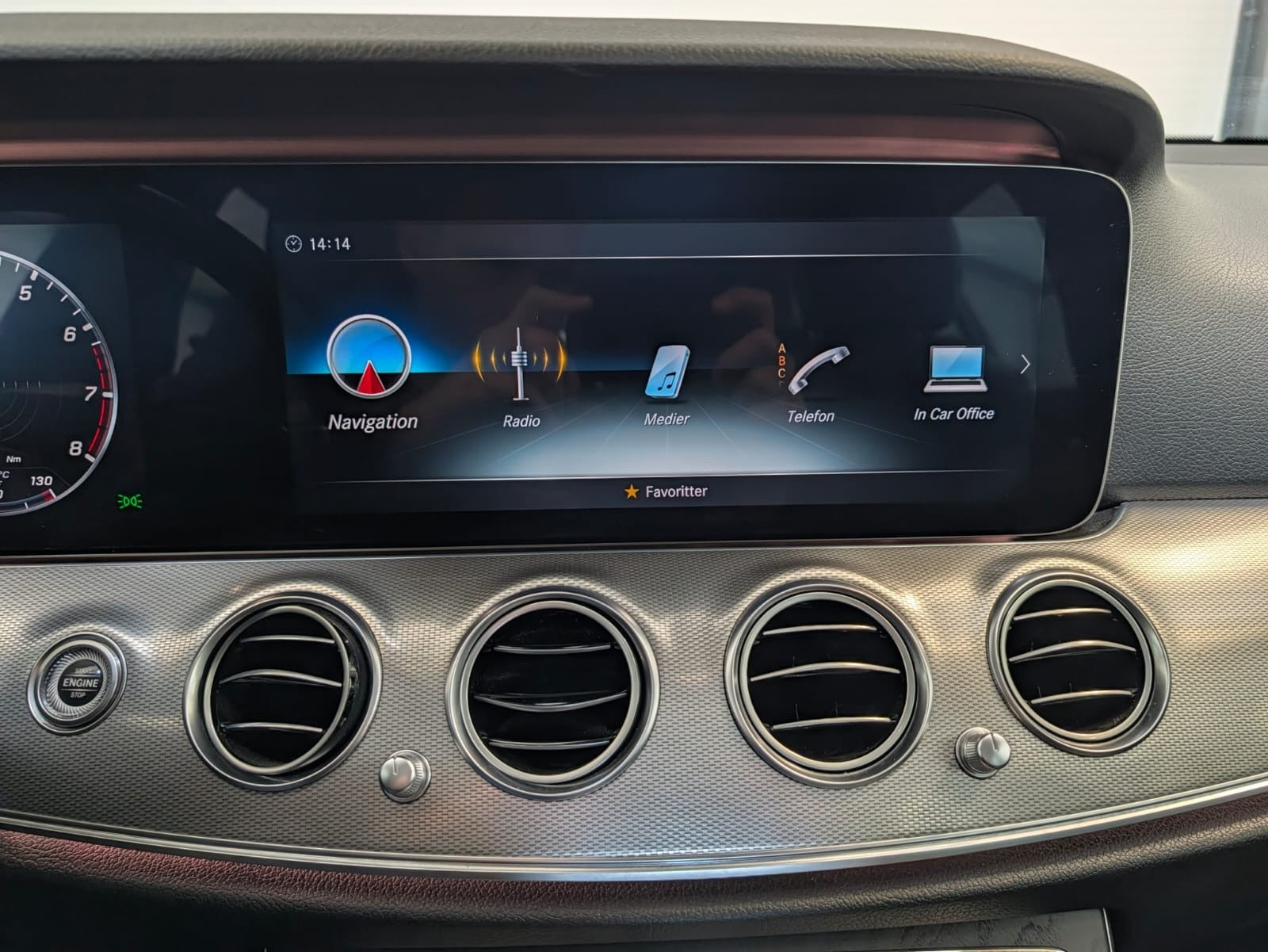 Blå Mercedes E200 fra 2017