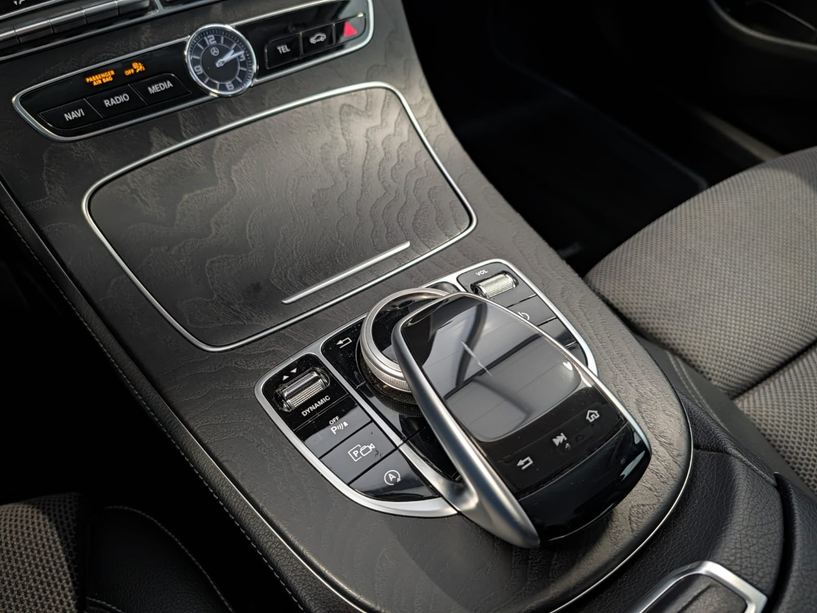 Blå Mercedes E200 fra 2017
